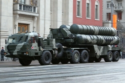 новейший полковой комплект зенитной ракетной системы С-400 «Триумф»